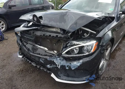 2015 Mercedes-Benz C 300 Sport 4Matic z USA, uszkodzony, nr VIN 55SWF4KBXFU035135